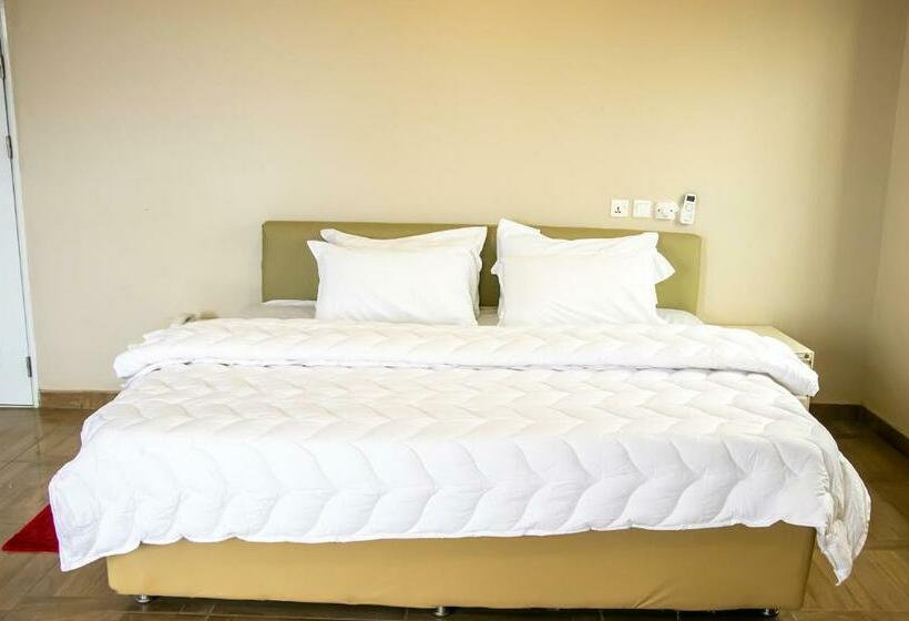 جناح عائلي, The Grange Hotel Ghana