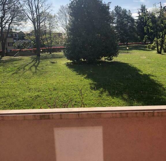 חדר סטנדרט, Host&home