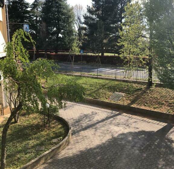 חדר סטנדרט, Host&home