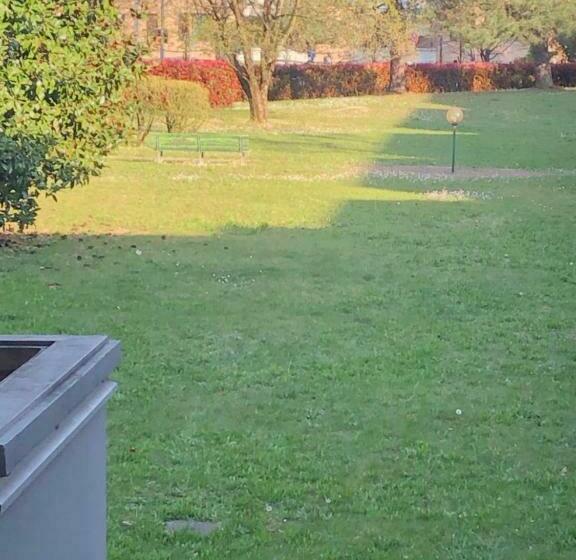 חדר סטנדרט, Host&home