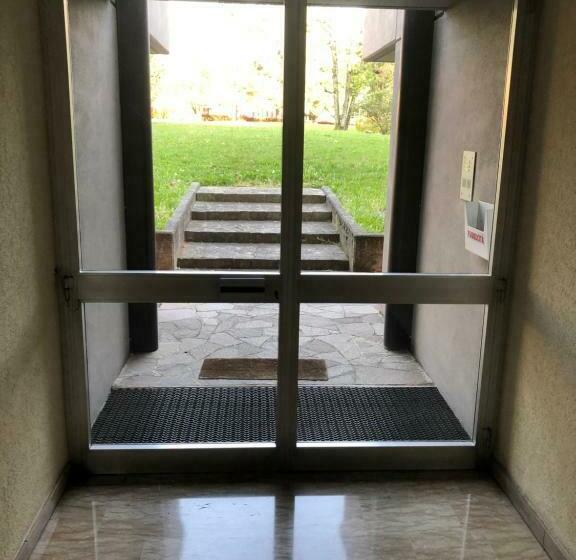 חדר סטנדרט, Host&home