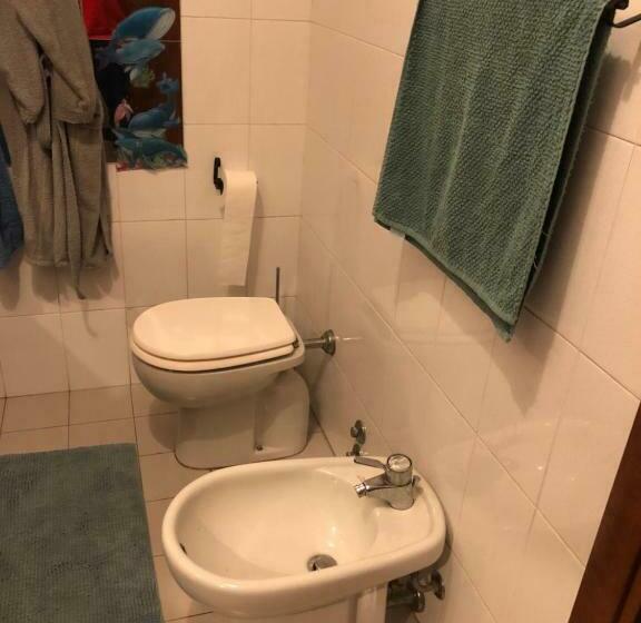 חדר סטנדרט, Host&home