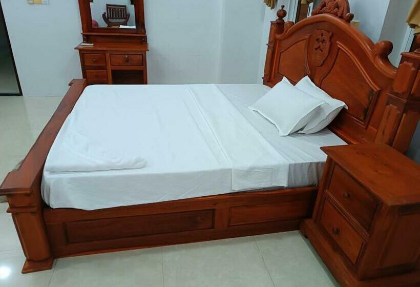 חדר בסיסי, Old Durbar Skybar &