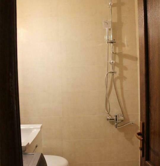 חדר בסיסי, Old Durbar Skybar &