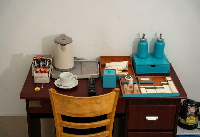 חדר משפחתי, Old Durbar Skybar &