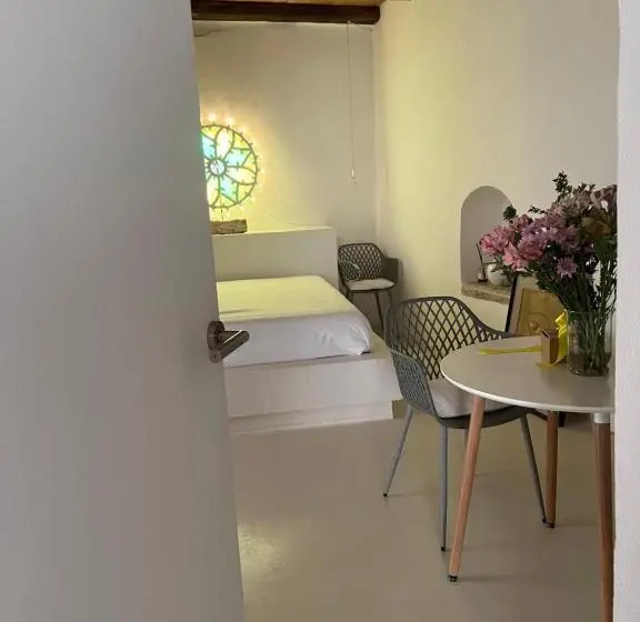 デラックスルーム, Hydria Guest House Art Gallery