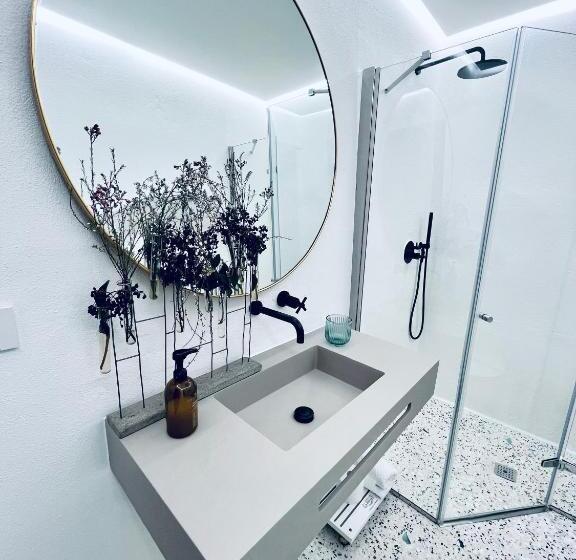 デラックスルーム, Hydria Guest House Art Gallery