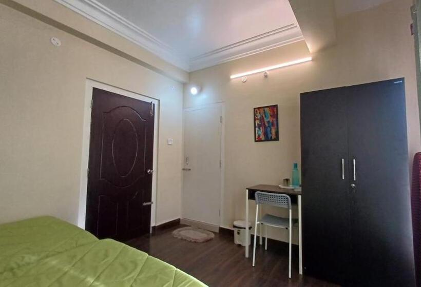 اتاق لوکس با تخت بزرگ, Odyssey Stays Shillong, Dhankheti