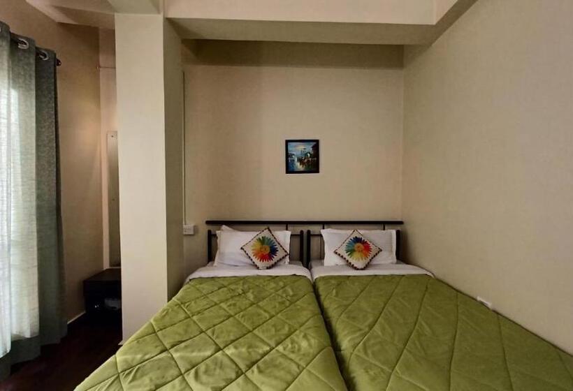 اتاق لوکس با تخت بزرگ, Odyssey Stays Shillong, Dhankheti