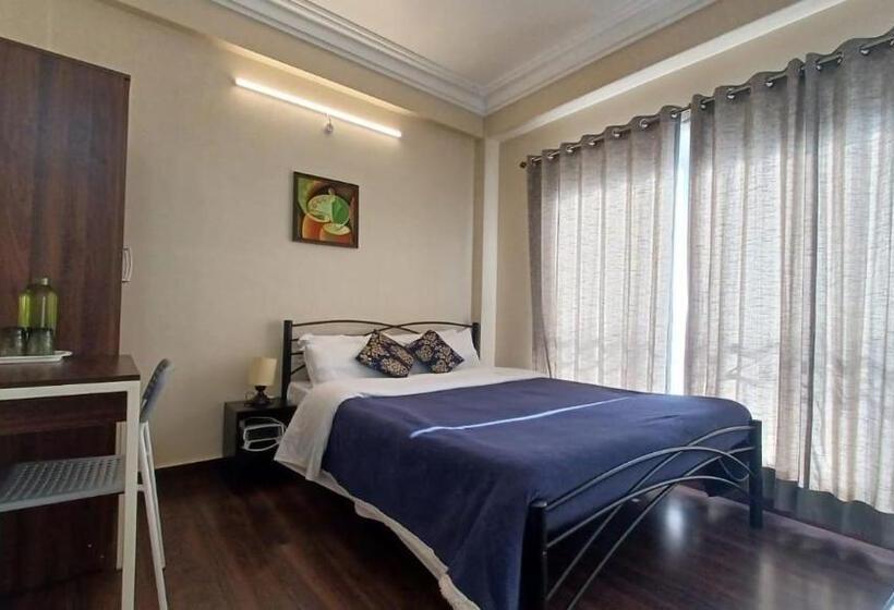 اتاق لوکس با تخت بزرگ, Odyssey Stays Shillong, Dhankheti