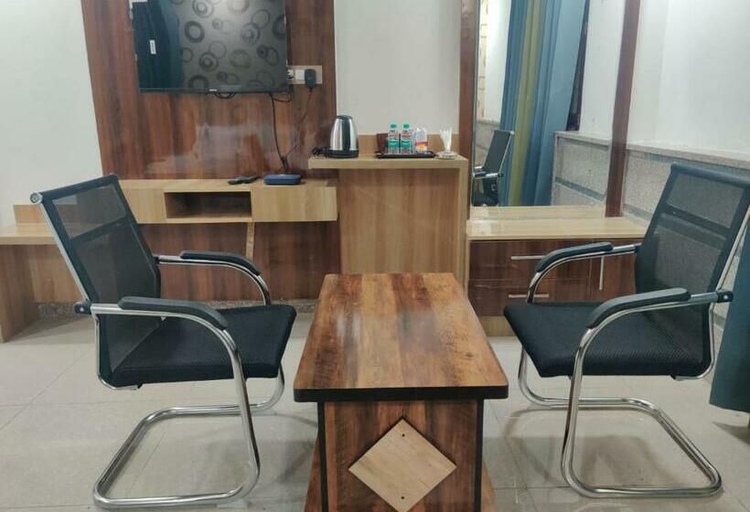 Deluxe Zimmer, Dev Residency