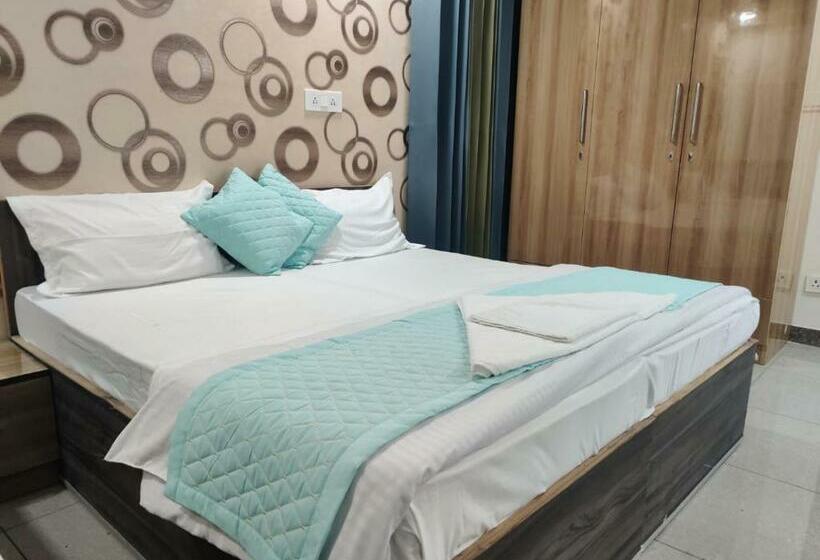 Deluxe Zimmer, Dev Residency