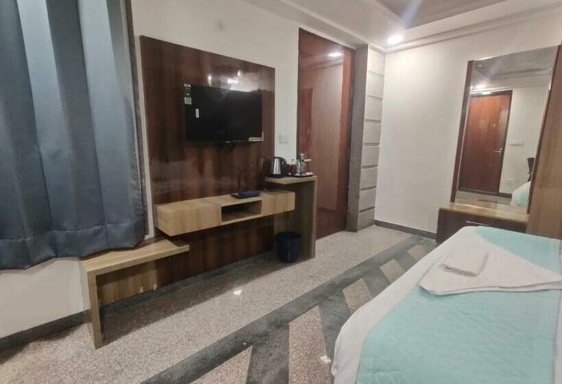 Deluxe Zimmer, Dev Residency