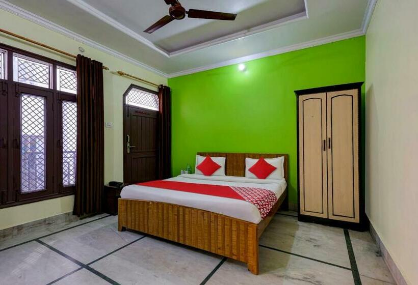 חדר קלאסי לשלושה, Flagship Rudraksh