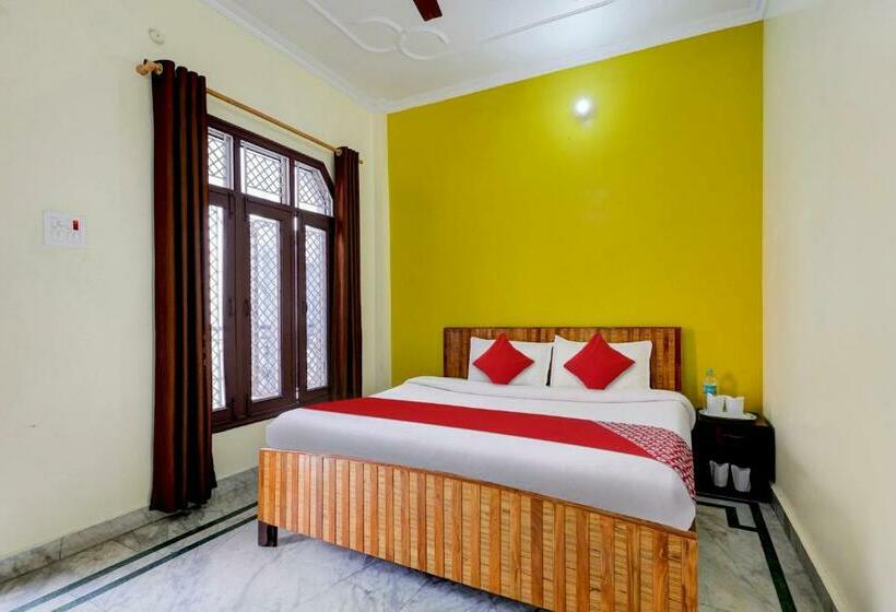 חדר קלאסי לשלושה, Flagship Rudraksh