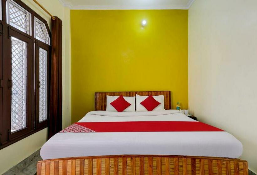 חדר קלאסי לשלושה, Flagship Rudraksh