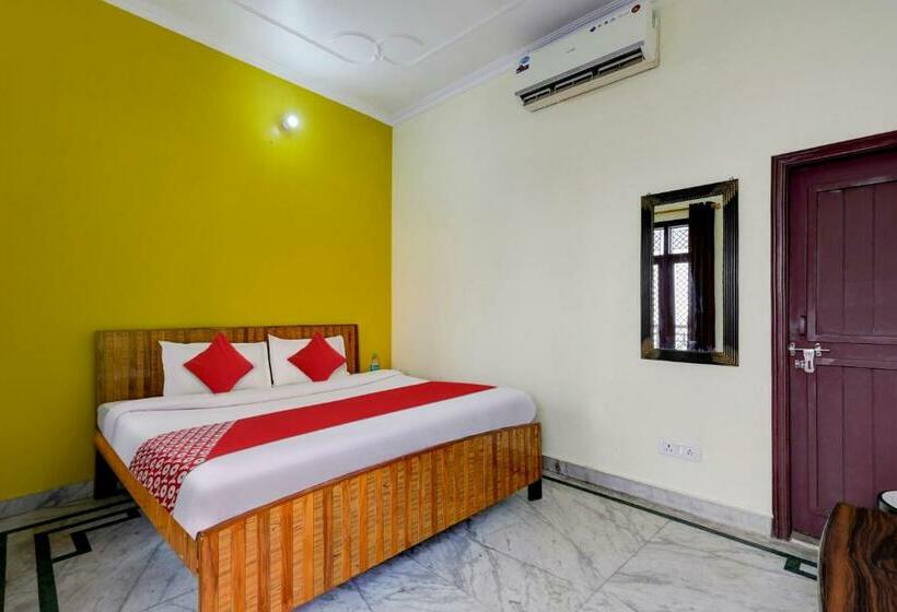 חדר קלאסי לשלושה, Flagship Rudraksh