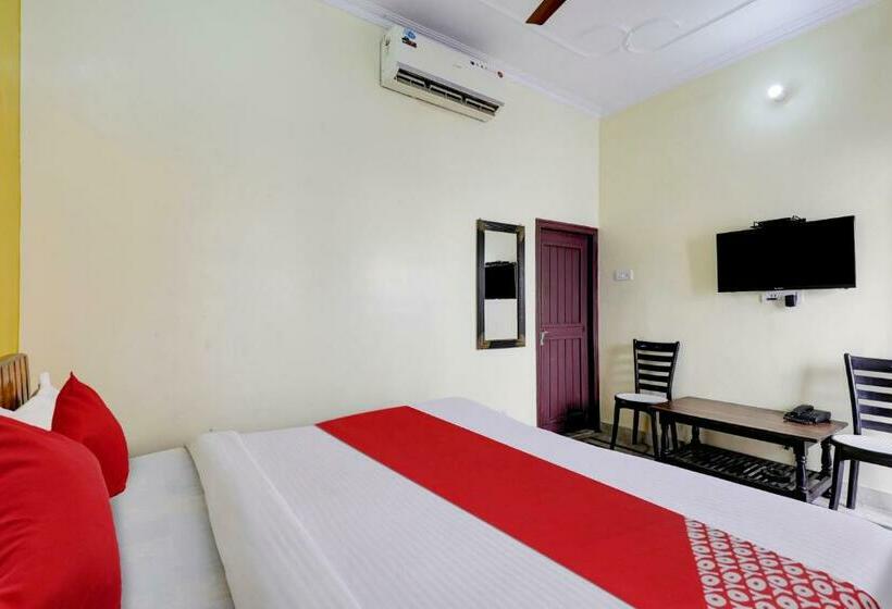 חדר קלאסי לשלושה, Flagship Rudraksh