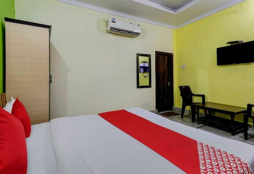 חדר קלאסי לשלושה, Flagship Rudraksh