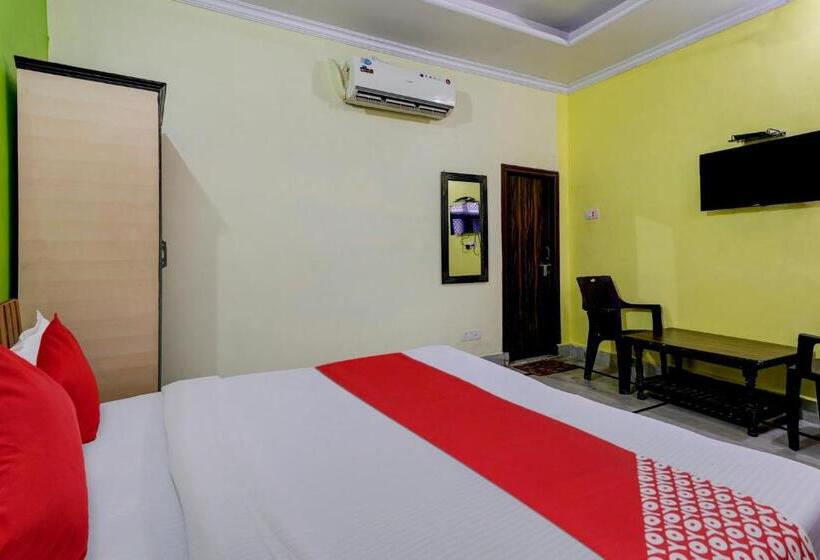 חדר קלאסי לשלושה, Flagship Rudraksh