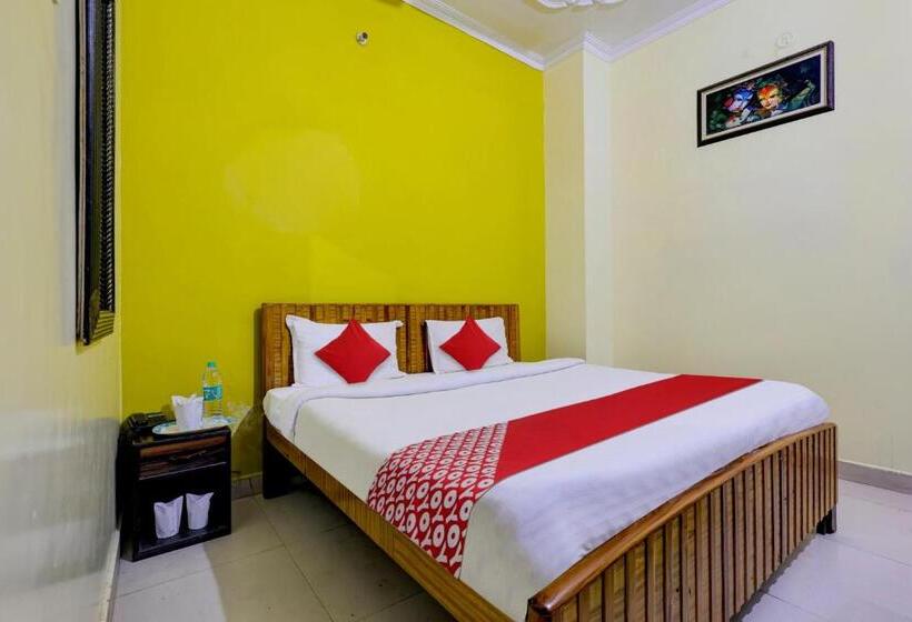 חדר קלאסי לשלושה, Flagship Rudraksh