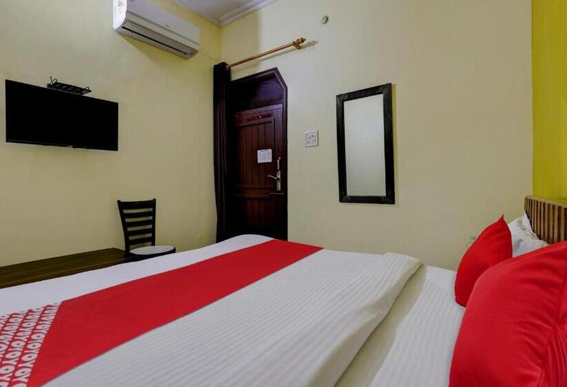 חדר קלאסי לשלושה, Flagship Rudraksh