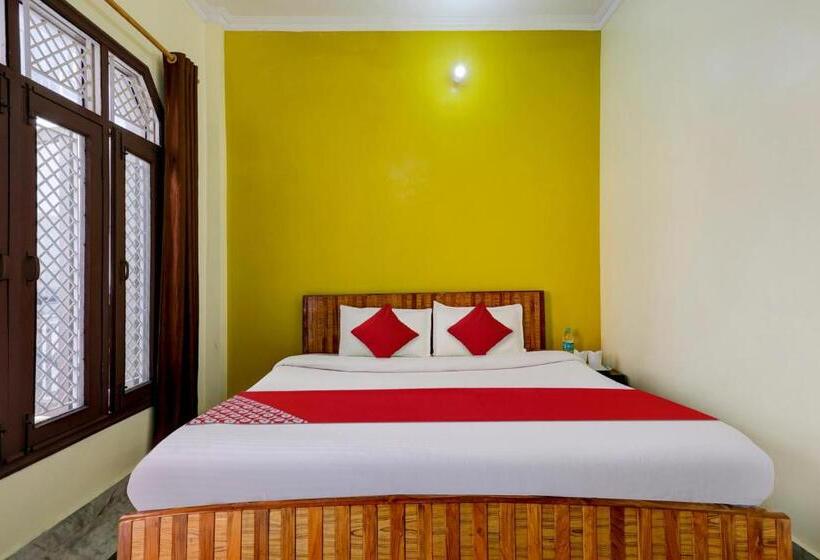 חדר קלאסי לשלושה, Flagship Rudraksh