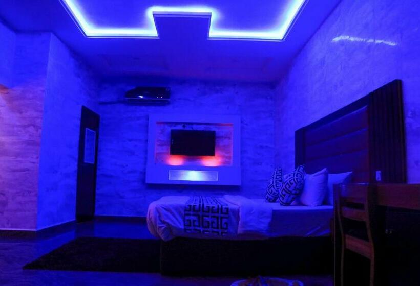 Suit Deluxe, Mt Deluxe