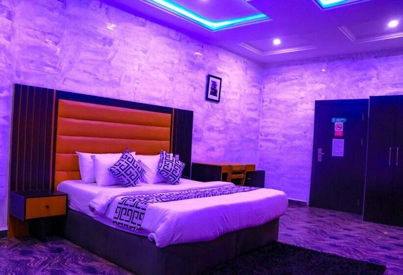 Suit Deluxe, Mt Deluxe