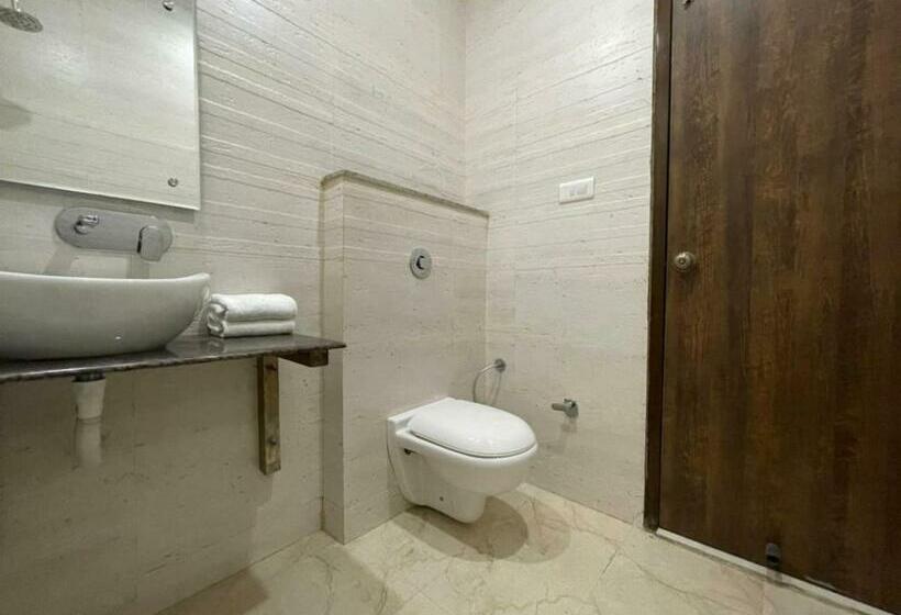 Standardrum, Seth Residency Near Golden Temple