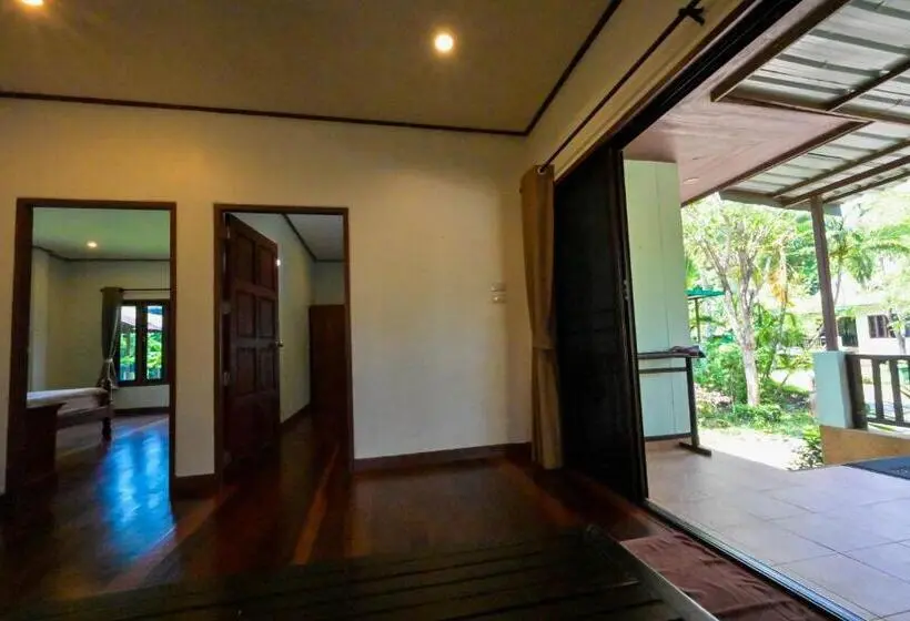 スタンダード4人部屋, Poowadee Resort