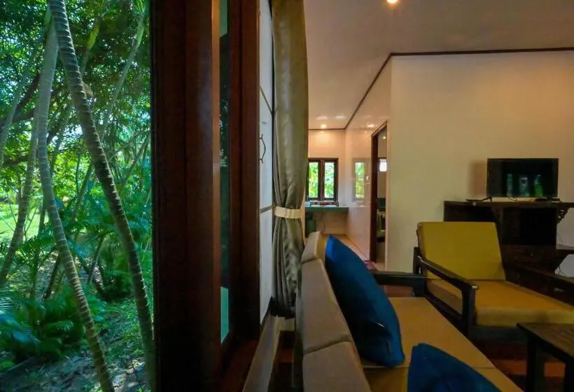 スタンダード4人部屋, Poowadee Resort