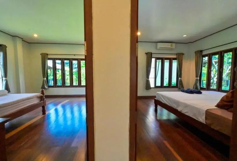 スタンダード4人部屋, Poowadee Resort
