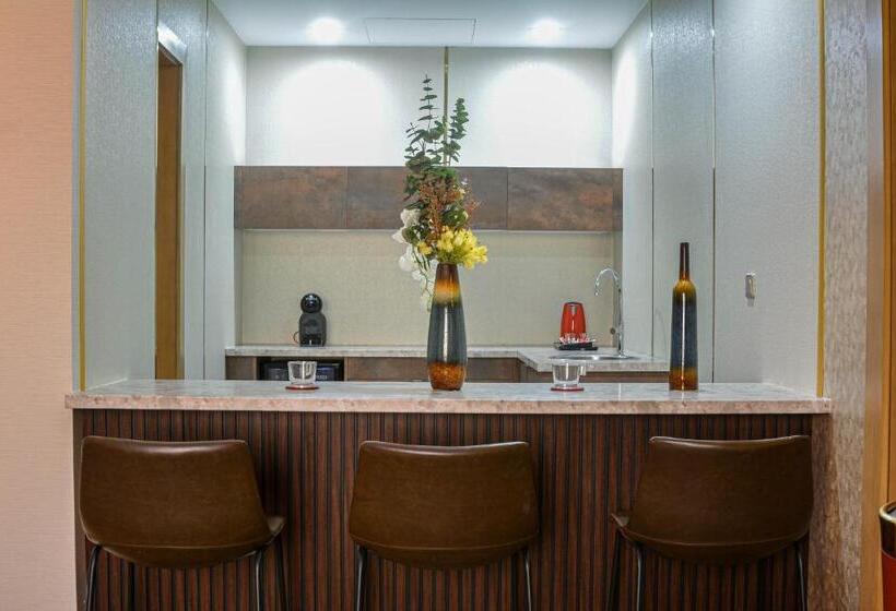 Suite Familiar, Redwaves Hotel فندق ريدويفز