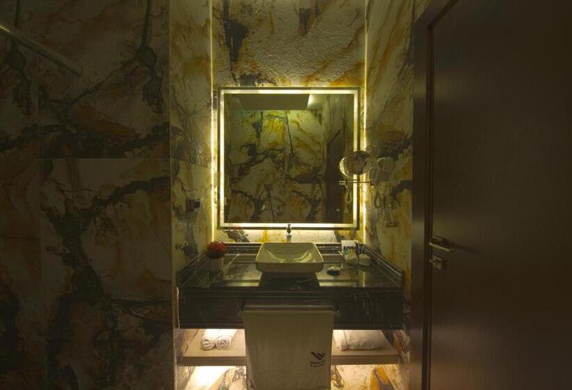 Suite, Redwaves Hotel فندق ريدويفز