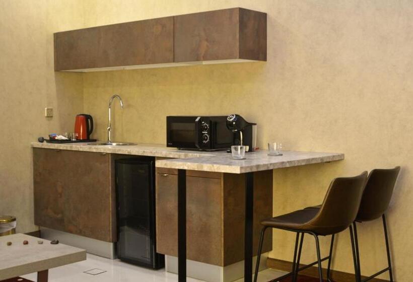 Suite, Redwaves Hotel فندق ريدويفز