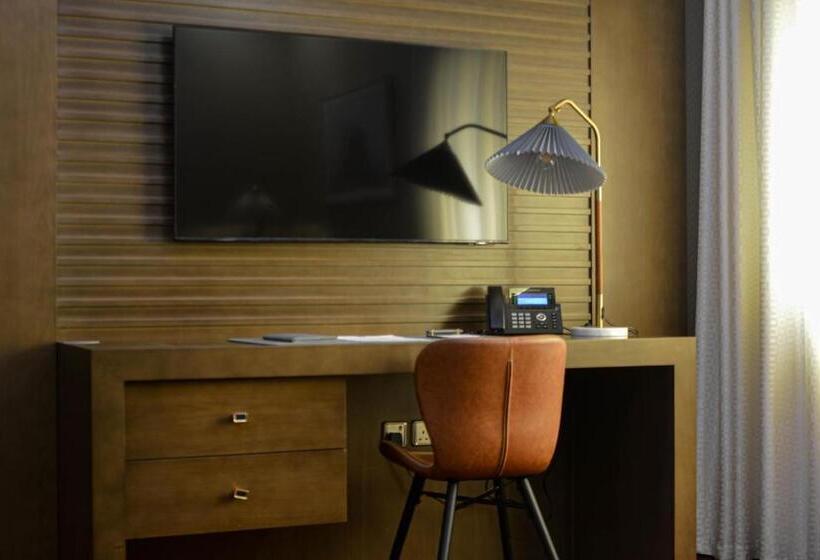 Suite, Redwaves Hotel فندق ريدويفز