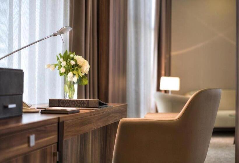 Quarto Deluxe Vista Cidade, Bay La Sun Hotel And Marina   Emaar King Abdullah Economic City