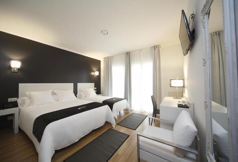 Habitación Triple Estándar, Capitol Boutique