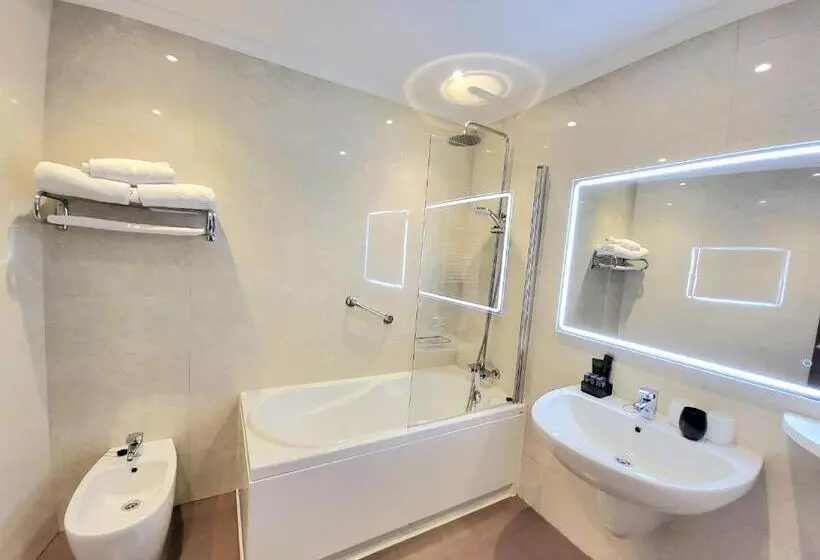 اتاق استاندارد سه نفره, Capitol Boutique