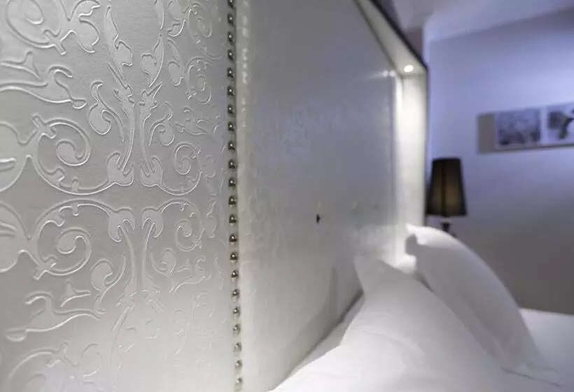 اتاق سوپریور با تخت بزرگ, Capitol Boutique
