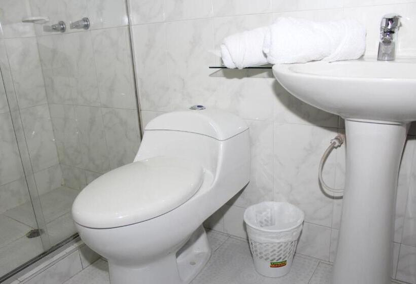 חדר סטנדרט לארבעה, Dorado Plaza Bogota