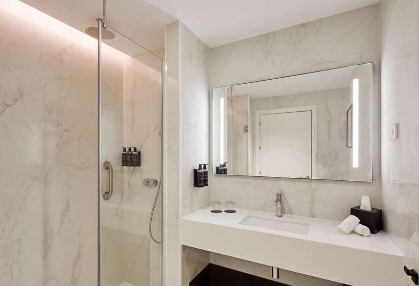 Deluxe Room King Size Bed