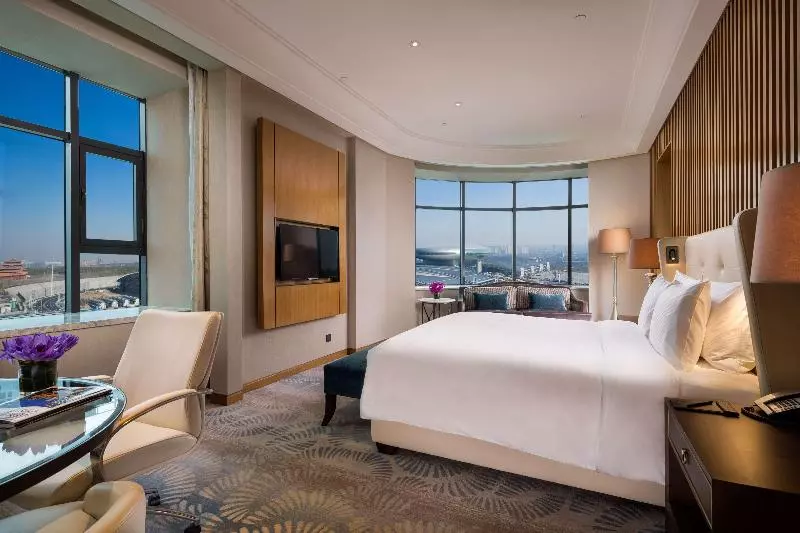 キングサイズベッドのデラックスルーム, Hilton Urumqi