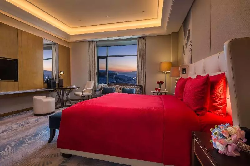 キングサイズベッドのデラックスルーム, Hilton Urumqi