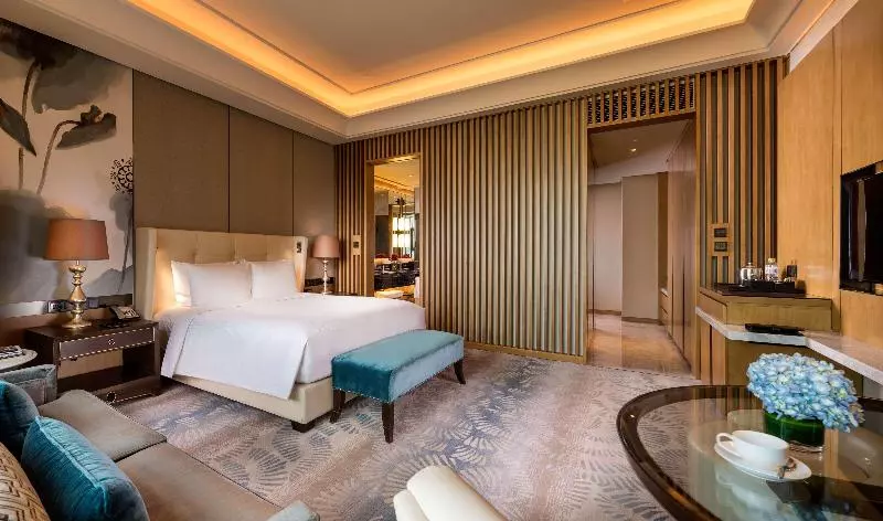 キングサイズベッドのスタンダードルーム, Hilton Urumqi