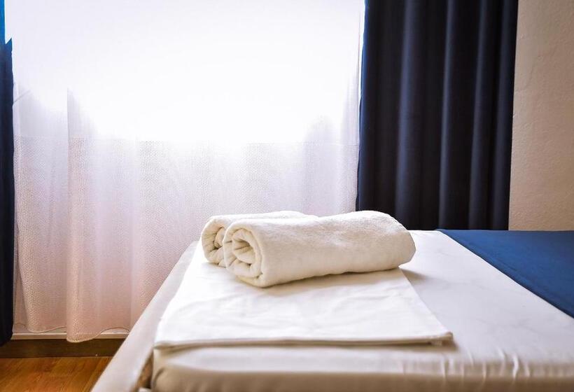 חדר דלוקס לשלושה, Jurgen