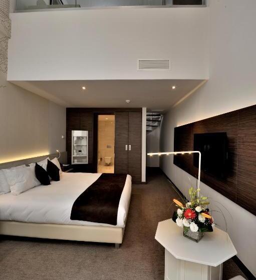 اتاق خانوادگی, Kenzi Sidi Maarouf