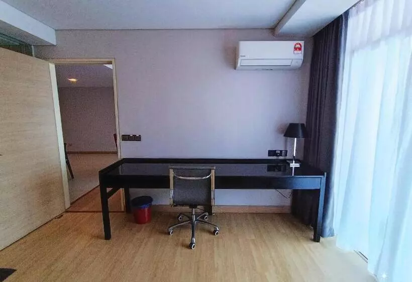 سوئیت با وان آب گرم, Noble Resort Melaka
