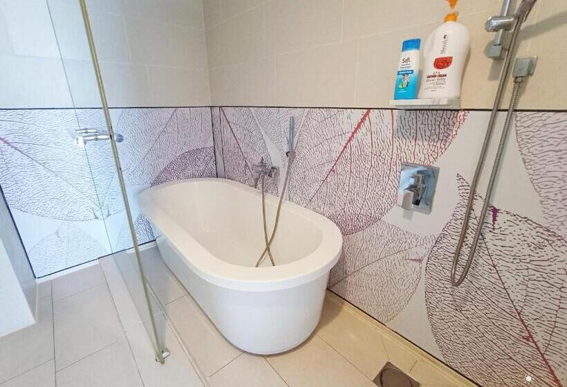 سوئیت با وان آب گرم, Noble Resort Melaka